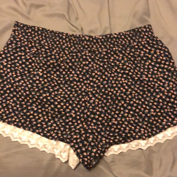 Shorts - Picture 3 of 3